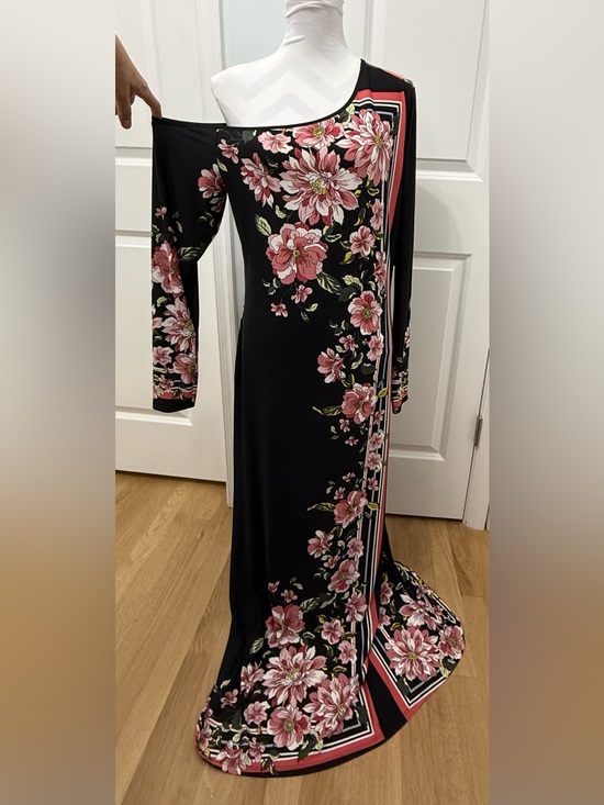 VENUS Dresses & Skirts - NWOT - Venus One-Shoulder Floral Maxi Dress